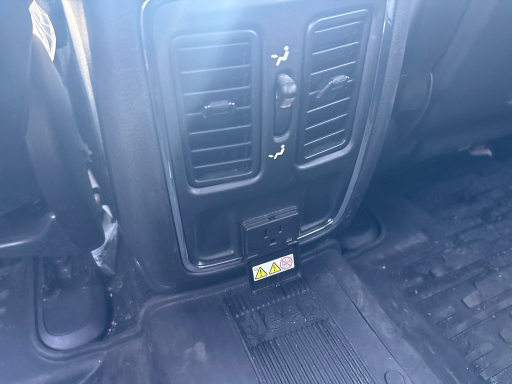 Used 2021 Jeep Grand Cherokee Laredo X AWD/4WD image 16