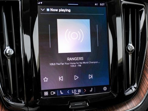 Used 2023 Volvo XC60 B5 Plus image 30