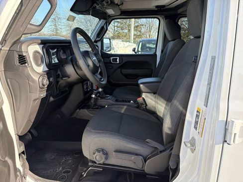 Used 2024 Jeep Wrangler Unlimited w/ Convenience Group image 12