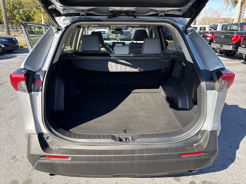 Used 2021 Toyota RAV4 XLE Premium image 20