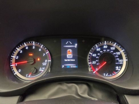 Used 2020 Toyota Highlander L image 23