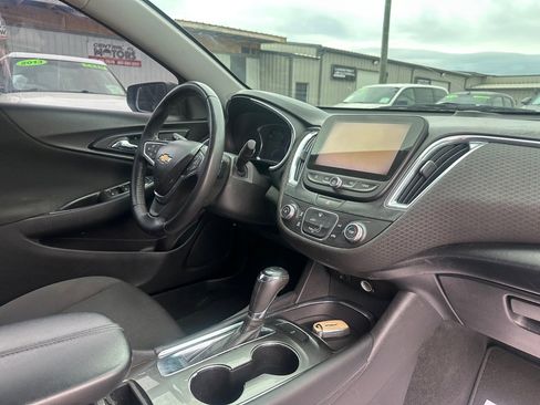 Used 2016 Chevrolet Malibu LT image 8