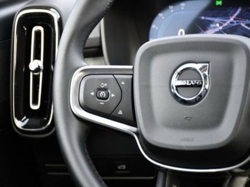 Certified 2025 Volvo XC40 B5 Plus image 19