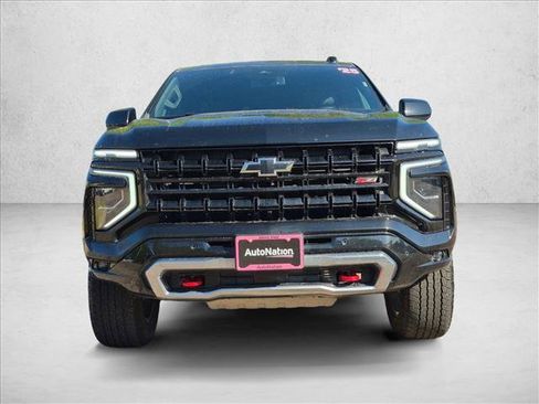 Used 2025 Chevrolet Tahoe Z71 AWD/4WD image 2