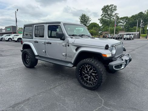 Used 2020 Jeep Wrangler Unlimited Sahara AWD/4WD image 4