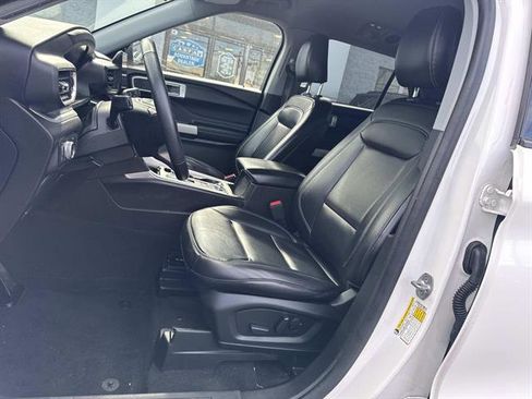 Used 2022 Ford Explorer XLT w/ Equipment Group 202A image 6