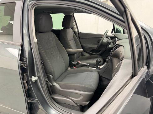 Used 2020 Chevrolet Trax LS FWD image 11