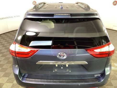 Used 2017 Toyota Sienna Limited Premium image 5
