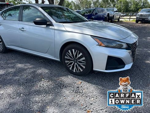 Used 2024 Nissan Altima 2.5 SV FWD image 8