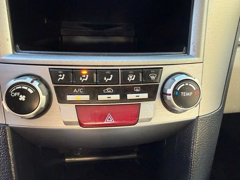 Used 2011 Subaru Outback 2.5i AWD/4WD image 30
