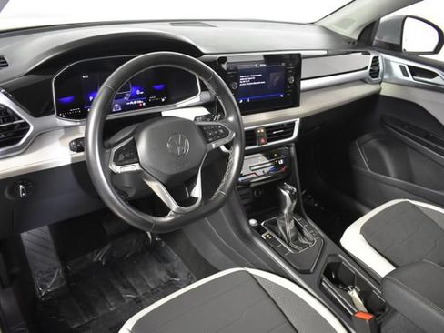 Used 2025 Volkswagen Taos SE w/ Black Wheel Package FWD image 12