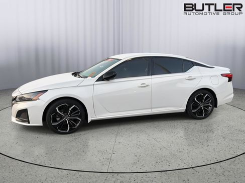 Used 2023 Nissan Altima 2.5 SR FWD image 5