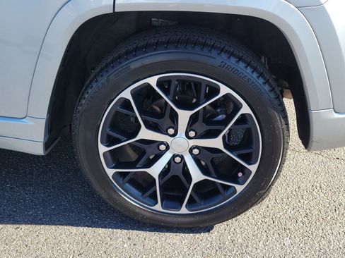 Used 2023 Jeep Grand Cherokee Summit AWD/4WD image 15