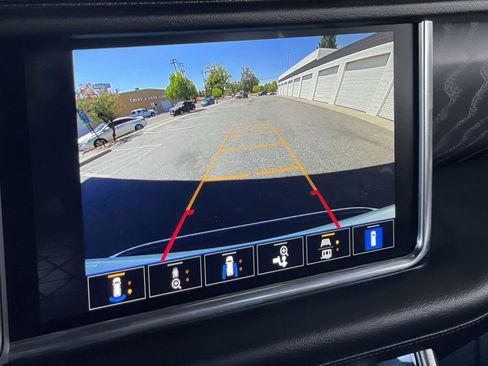 Used 2023 GMC Yukon Denali image 15