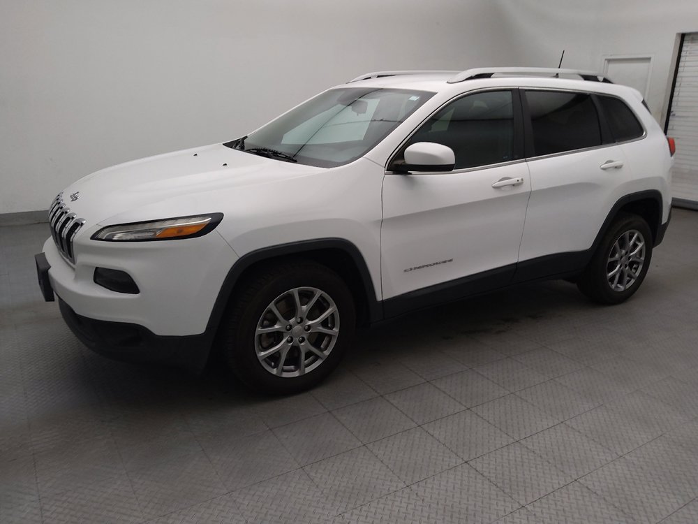 Used 2018 Jeep Cherokee Latitude Plus FWD image 2