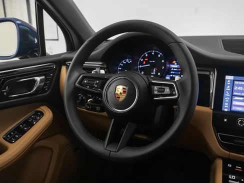 Certified 2025 Porsche Macan image 26