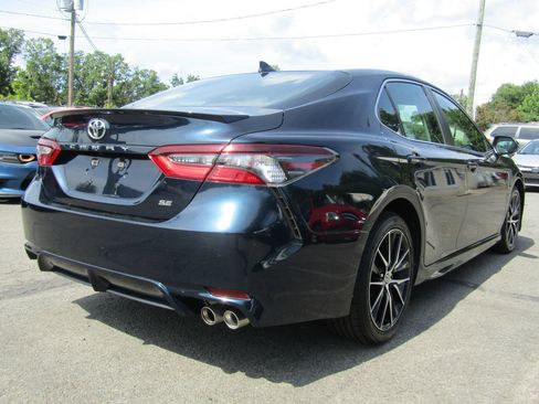 Used 2021 Toyota Camry SE FWD image 7