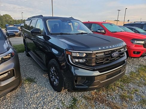 Used 2025 Ford Expedition Max Active AWD/4WD image 5