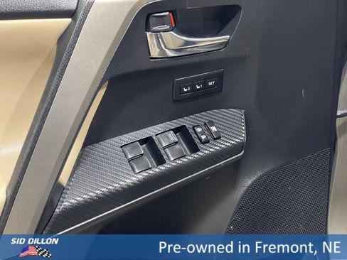 Used 2015 Toyota RAV4 Limited image 13