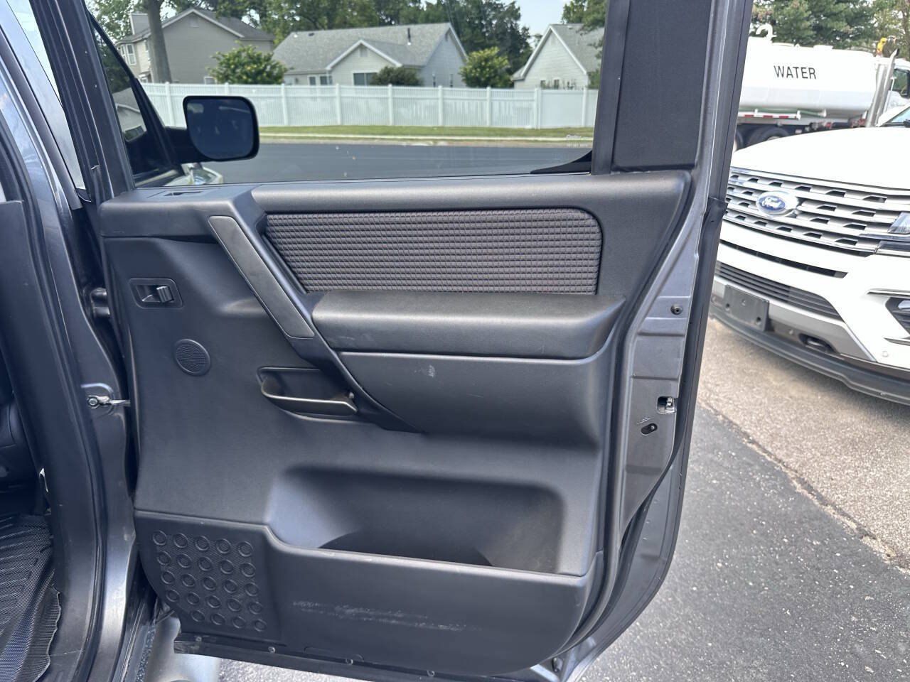 Used 2014 Nissan Titan SV w/ SV Value Truck Package AWD/4WD image 13