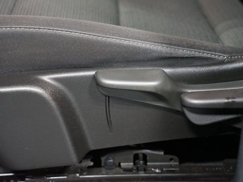 Used 2024 Chevrolet Colorado LT w/ LT Convenience Package image 30