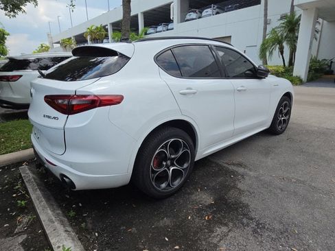 Used 2023 Alfa Romeo Stelvio Veloce AWD/4WD image 4