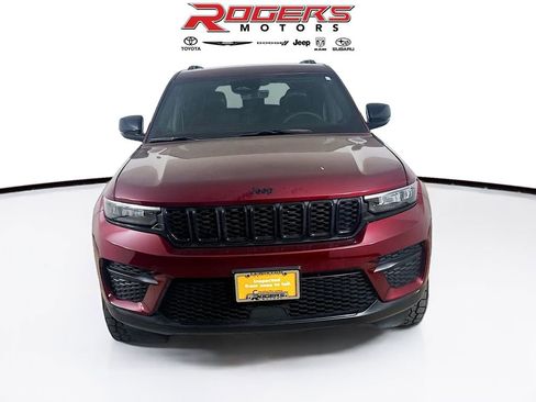 Certified 2025 Jeep Grand Cherokee Altitude AWD/4WD image 2