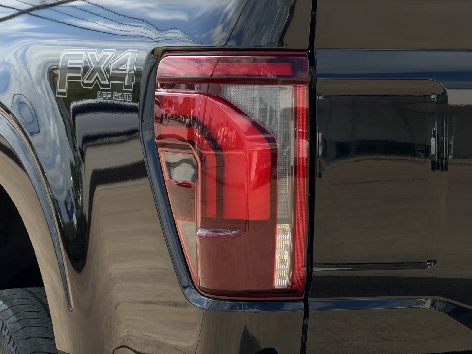 Used 2024 Ford F150 Lariat w/ Bed Utility Package AWD/4WD image 12