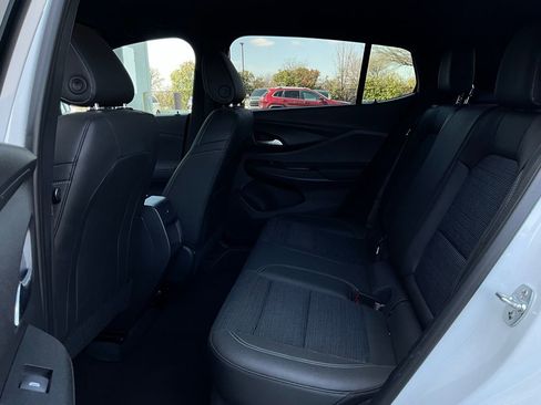 Used 2025 Buick Envista Preferred image 11