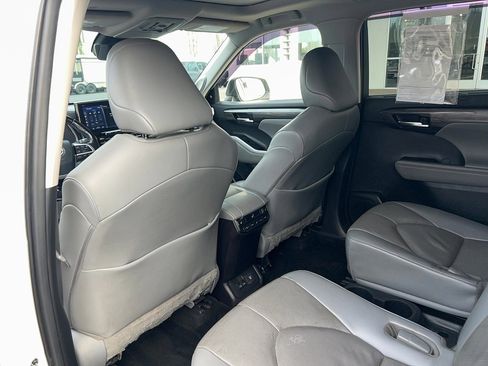 Used 2022 Toyota Highlander Platinum image 26