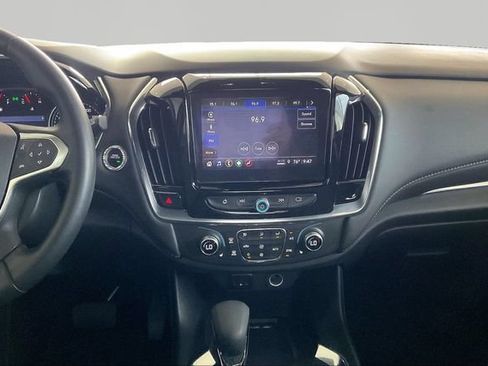 Used 2023 Chevrolet Traverse LT FWD image 9