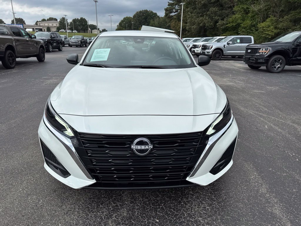 Used 2025 Nissan Altima 2.5 SV FWD image 10