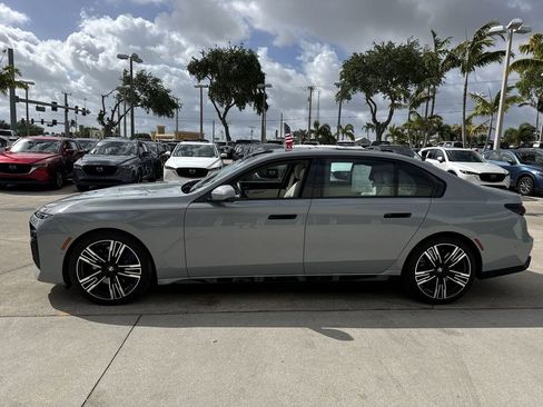 Used 2023 BMW 760i xDrive image 11