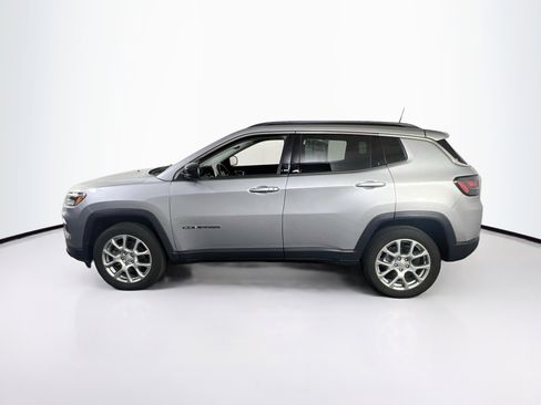 Used 2022 Jeep Compass Latitude w/ Sun and Sound Group AWD/4WD image 8