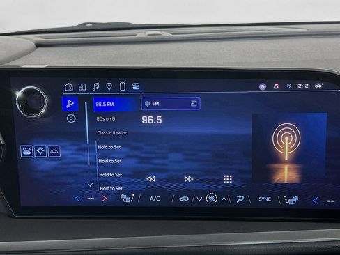 Used 2025 Chevrolet Traverse LT image 21