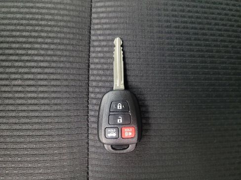 Used 2016 Toyota Camry SE FWD image 32