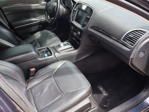 Used 2016 Chrysler 300 Limited RWD image 28