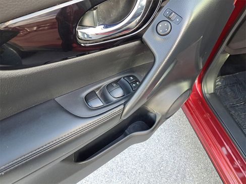 Certified 2022 Nissan Rogue Sport SV image 16