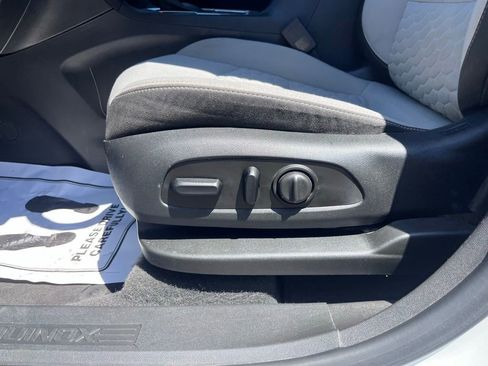 Used 2020 Chevrolet Equinox LS w/ LS Convenience Package FWD image 9
