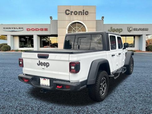 Used 2025 Jeep Gladiator Rubicon w/ Convenience Group AWD/4WD image 3