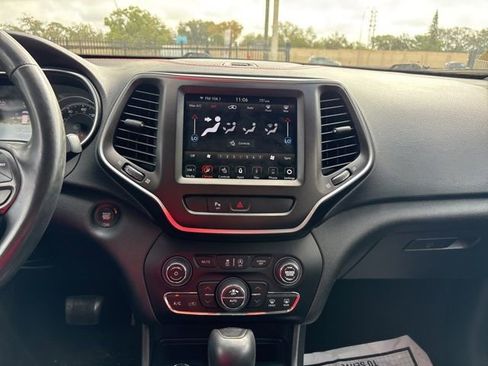 Used 2019 Jeep Cherokee Trailhawk w/ Cold Weather Group image 12