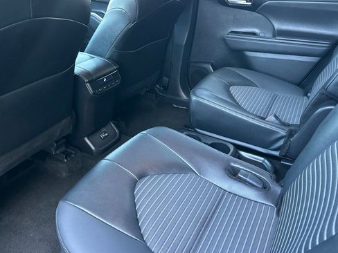 Certified 2025 Toyota Highlander XSE AWD/4WD image 12