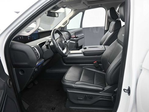 Used 2025 Ford Expedition Max Platinum image 12