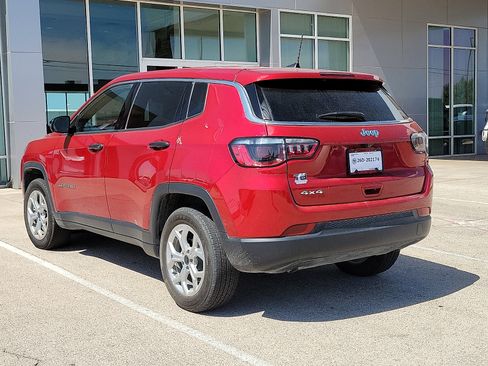 Used 2025 Jeep Compass Sport AWD/4WD image 2