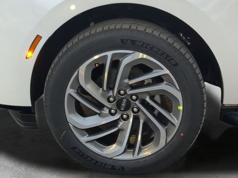 New 2026 Lincoln Navigator L Premier AWD/4WD image 9