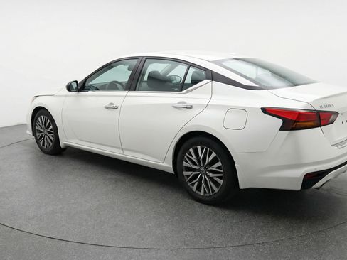 Used 2025 Nissan Altima 2.5 SV image 6