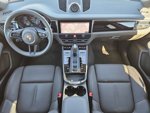 Certified 2025 Porsche Macan image 24
