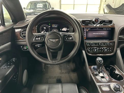 Used 2021 Bentley Bentayga AWD/4WD image 14