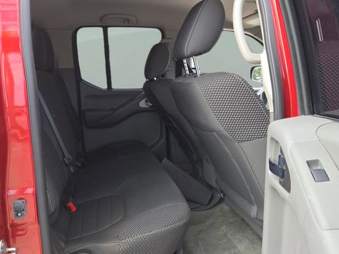 Used 2018 Nissan Frontier SV RWD image 16