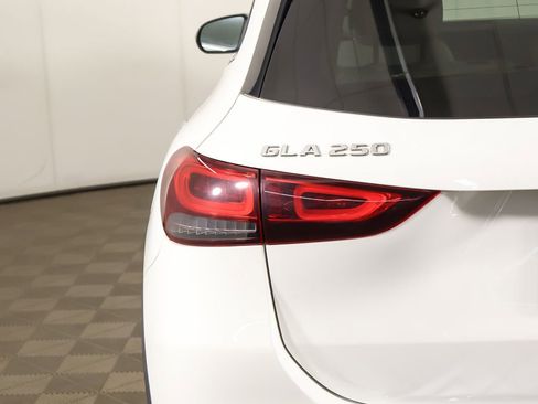 Used 2022 Mercedes-Benz GLA 250 4MATIC w/ Premium Package image 14